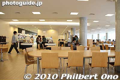 Inside the cafeteria of University of Tokyo, Komaba Campus. We went in before the lunchtime rush at noon.
Keywords: tokyo meguro-ku university of tokyo todai komaba campus 