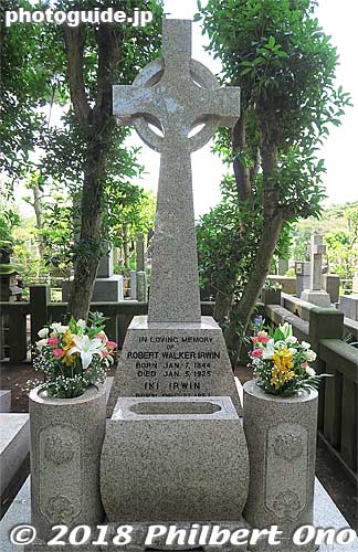 Grave of Robert Walker Irwin (1844-1925), Hawaiian Minister to Japan and his Japanese wife Iki. Eldest child Bella Irwin is also buried here.
Keywords: tokyo minato-ku ward aoyama cemetery graveyard tombstones