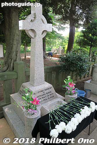 Grave of Richard Irwin (Robert Walker Irwin's second son) and his son Takeo and daughter Yukiko Irwin.
Keywords: tokyo minato-ku ward aoyama cemetery graveyard tombstones