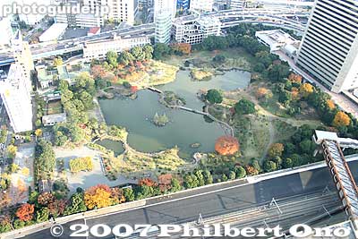 Bird's eye view of Kyu-Shiba Rikyu Gardens as seen from Hamamatsu World Trade Center
Keywords: tokyo minato-ku ward kyu shiba rikyu garden trees pond