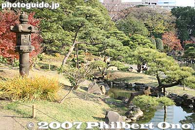 Keywords: tokyo minato-ku ward kyu shiba rikyu garden pine trees pond stone lantern
