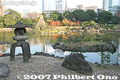 Keywords: tokyo minato-ku ward kyu shiba rikyu garden trees pond stone lantern