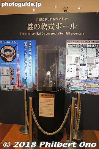 A mysterious baseball was found on the top of Tokyo Tower.
Keywords: tokyo minato-ku tower koinobori carp streamers children day festival night