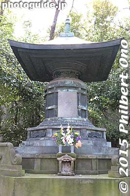 Tomb of Imperial Princess Kazunomiya
Keywords: minato-ku tokyo zojoji jodo-shu Buddhist temple tokugawa shogun graves Mausoleum