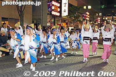 Keywords: tokyo mitaka awa odori dancers matsuri festival women 