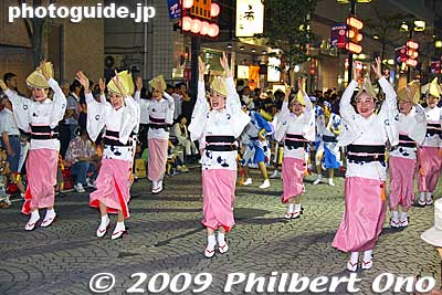 Keywords: tokyo mitaka awa odori dancers matsuri festival women 