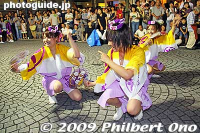 Mitaka Shoko-ren 三鷹商工連
Keywords: tokyo mitaka awa odori dancers matsuri festival women 