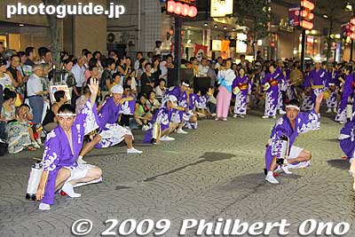 Mitaka Shoko-ren 
Keywords: tokyo mitaka awa odori dancers matsuri festival women 