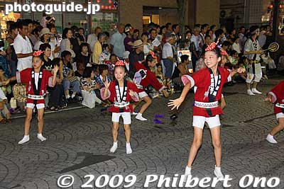 Rhythm-ren りずむ連
Keywords: tokyo mitaka awa odori dancers matsuri festival women 
