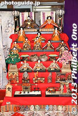 Hina dolls inside the kura storehouse.
Keywords: tokyo mizuho-machi hina matsuri doll festival koshinkan