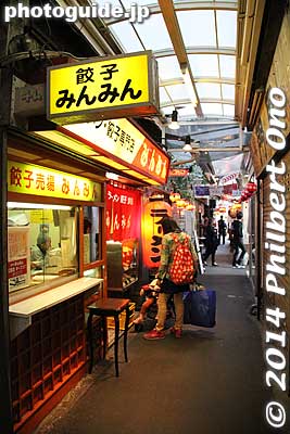Gyoza shop in Kichijoji
Keywords: tokyo musashino kichijoji shopping street alley food