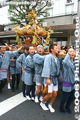 Before 3 pm, all the mikoshi come one after another.
Keywords: tokyo musashino kichijoji autumn fall festival matsuri mikoshi portable shrine parade procession shinto happi coat
