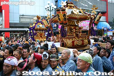 南町祭礼
Keywords: tokyo musashino kichijoji autumn fall festival matsuri mikoshi portable shrine parade procession shinto happi coat