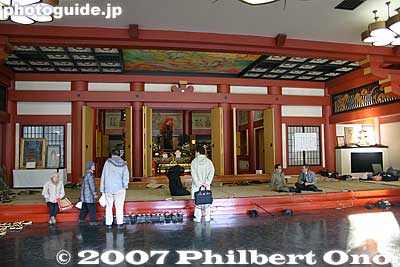 Inside Hondo hall 本堂
Keywords: tokyo nakano-ku hosenji buddhist temple shingon-shu