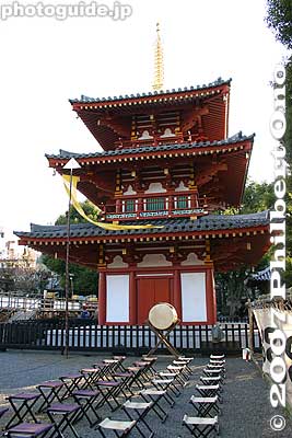 Three-story pagoda 三重塔
Keywords: tokyo nakano-ku hosenji buddhist temple shingon-shu pagoda