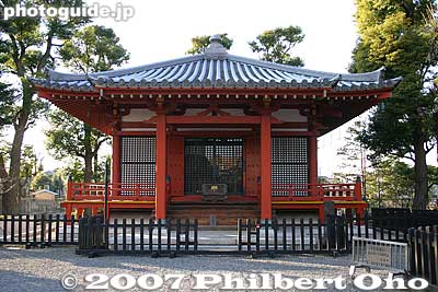 Goeido Hall housing Kobo Daishi image. 御影堂
Keywords: tokyo nakano-ku hosenji buddhist temple shingon-shu