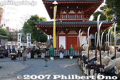 Memorial service 柴燈大護摩供
Keywords: tokyo nakano-ku hosenji buddhist temple shingon-shu warrior monks procession priest