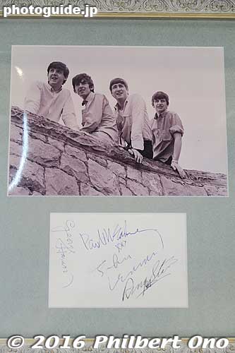 Autographed Beatles photo
Keywords: tokyo nakano-ku beatles photo exhibition