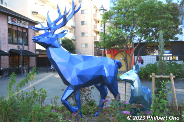 Harry Potter’s stag Patronus and doe near Toshimaen Station.

