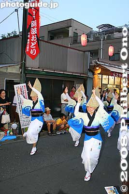 Keywords: tokyo nerima-ku kitamachi awa odori dance festival matsuri dancing dancers women parade kimono