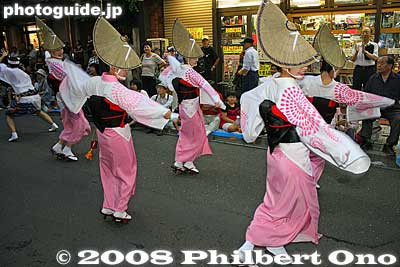 Keywords: tokyo nerima-ku kitamachi awa odori dance summer festival matsuri dancing dancers women parade kimono