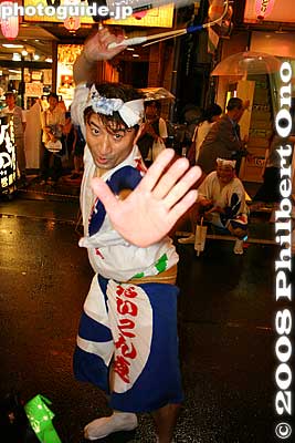 Read his palm.
Keywords: tokyo nerima-ku nakamurabashi awa odori dance matsuri festival dancers
