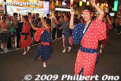 Tsukushi-ren
Keywords: tokyo nerima-ku nakamurabashi awa odori dance matsuri festival dancers women 