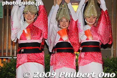 Shinobu-ren on stage during the Nakamurabashi Awa Odori.
Keywords: tokyo nerima-ku nakamurabashi awa odori dance matsuri festival dancers women matsuri9