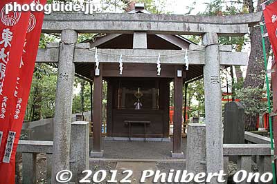 Keywords: tokyo nishitokyo fushimi inari shrine jinja shinto