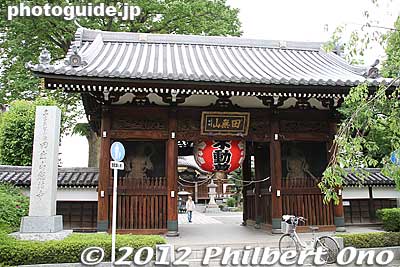 Gate at Sojiji temple.
Keywords: tokyo nishitokyo tanashi sojiji temple