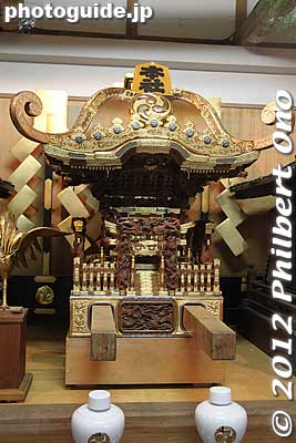 Tanashi Shrine's mikoshi portable shrines.
Keywords: tokyo nishitokyo tanashi jinja shrine