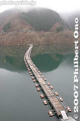 ドラム缶橋
Keywords: tokyo okutama-machi lake floating bridge