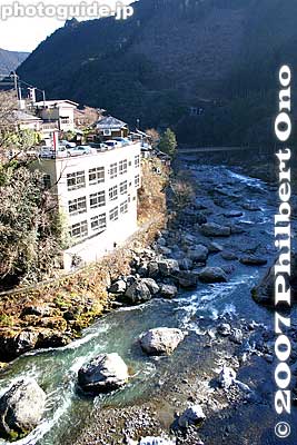 Mitake Gorge (御岳渓谷) is beautiful along the Tama River almost parallel to the Ome Line. Get off at Mitake Station or Saiwai Station. View from Mitake Bridge near Mitake Station.
Keywords: tokyo ome mitake gorge tama river