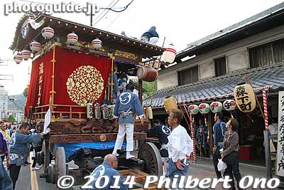 On the way back to town, each float turned toward this house and performed for a while. Interesting how some of the floats can swivel.
Keywords: tokyo ome taisai matsuri festival float