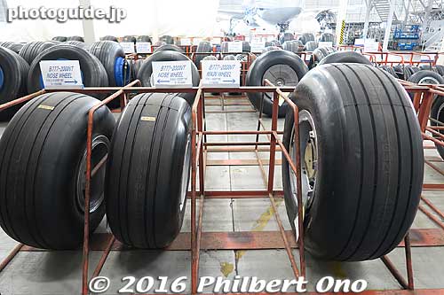 Tires
Keywords: tokyo ota-ku haneda airport ANA maintenance facility planes boeing jets