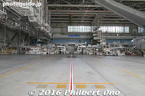 Extra dock in the maintenance hangar.
Keywords: tokyo ota-ku haneda airport ANA maintenance facility planes boeing jets