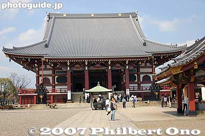 The hall was reconstructed in 1964 financed by donations from all over Japan. It is a ferro-concrete structure. 大堂（祖師堂）
Keywords: tokyo ota-ku ikegami honmonji temple buddhist nichiren