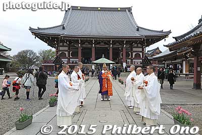 A spring ceremony is held in early April.
Keywords: tokyo ota-ku ikegami honmonji temple buddhist nichiren