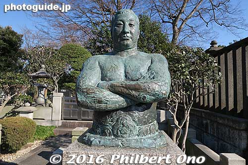 Keywords: tokyo ota-ku ikegami honmonji temple buddhist nichiren rikidozan grave cemetary