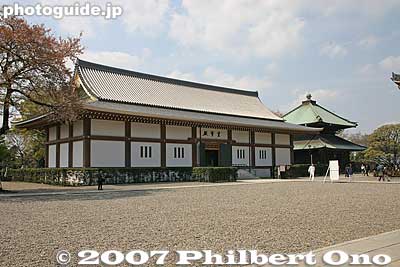 Treasure House 霊宝殿
Keywords: tokyo ota-ku ikegami honmonji temple buddhist nichiren