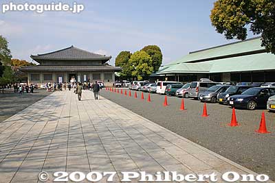 Honden and temple office on right. 本殿、客殿寺務所
Keywords: tokyo ota-ku ikegami honmonji temple buddhist nichiren