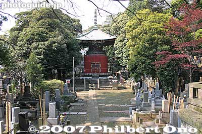 Hoto tower built on the site where Nichiren was cremated. 宝塔
Keywords: tokyo ota-ku ikegami honmonji temple buddhist nichiren