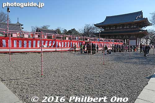 On Feb. 3, Ikegami Honmonji holds the annual Setsubun ceremony and bean throwing.
Keywords: tokyo ota-ku ikegami honmonji temple buddhist nichiren Setsubun