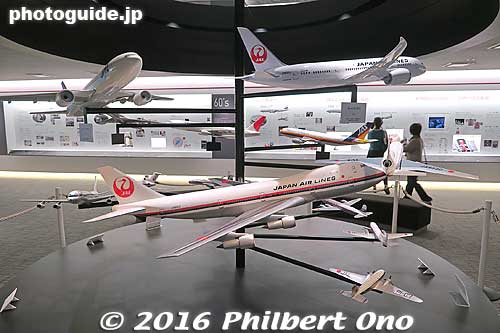 Historical model planes in JAL's Sky Museum. The museum is quite big, and we didn't have time to see everything.
Keywords: tokyo ota-ku haneda airport JAL maintenance facility planes boeing jets hangar tour museum japan airlines