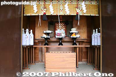 Tenso Shrine altar
Keywords: tokyo ota-ku ward ontakesan tenso jinja shrine