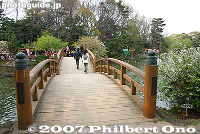 Bridge
Keywords: tokyo ota-ku senzoku-ike pond bridge