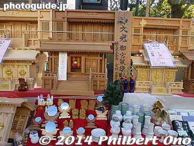 Household shrines
Keywords: tokyo setagaya-ku boroichi rag fair flea market