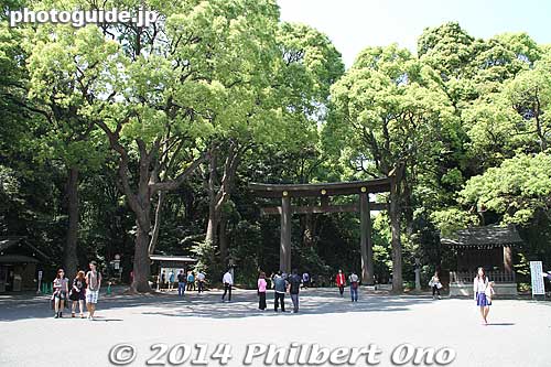 The torii gate for Meiji Shrine.
Keywords: tokyo shibuya-ku meiji shrine shinto