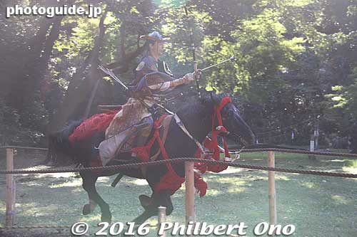 It takes about 20 sec. for the horse to complete the run. It's very difficult for the archer to hit all three targets in a single run, but someone usually does it.
Keywords: tokyo shibuya-ku meiji shrine shinto yabusame horseback archery