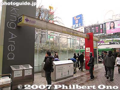 Shibuya Station, Hachiko Exit smoking area
Keywords: tokyo shibuya-ku ward train station